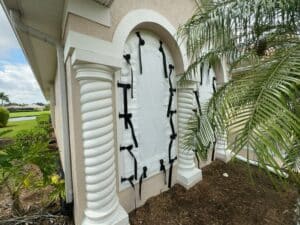 Storm Smart Storm Smart Deployable Strap and Buckle white screen and black straps